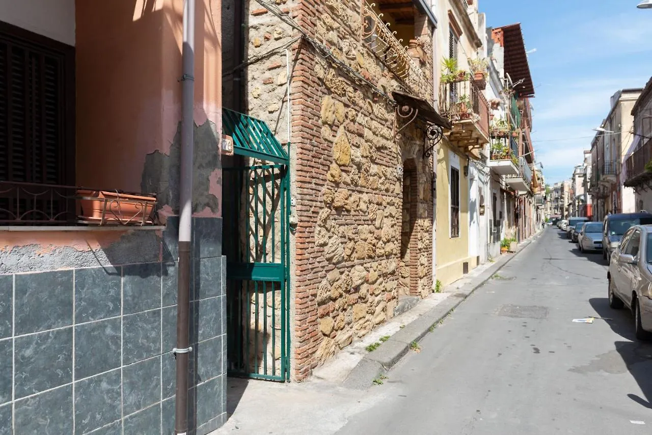 Happy House Apartment Catania Italy